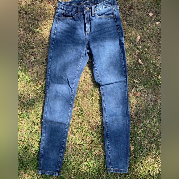 Hand embroidered koi fish Universal Thread jeans - Picture 6 of 9